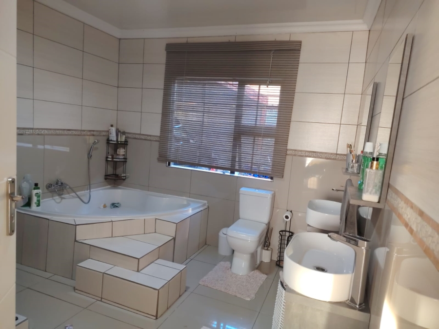 3 Bedroom Property for Sale in Tlhabane West North West
